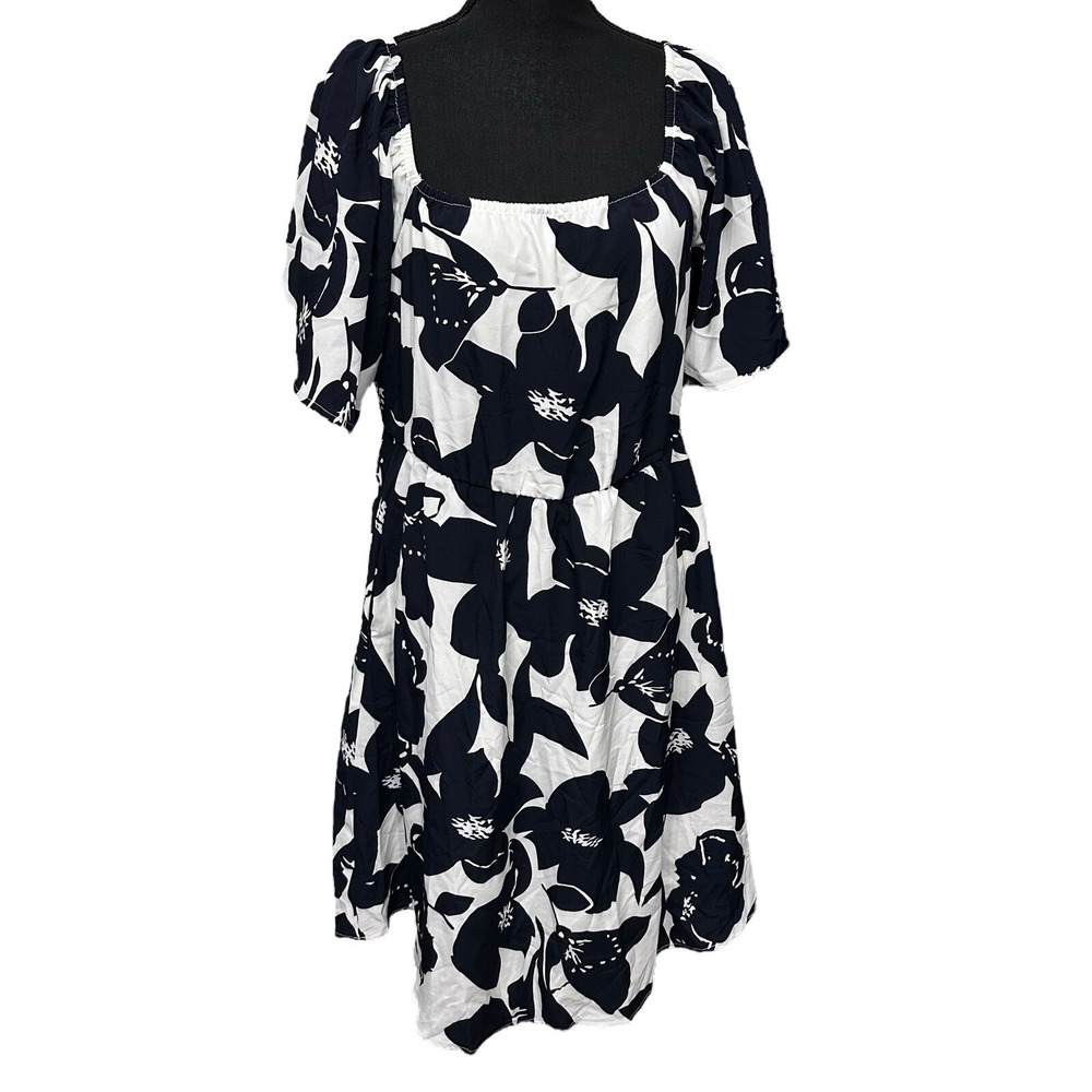 NWT 10/M BloomChic Ditsy Floral Pocket Square Neck Shirred Ruffle Dress